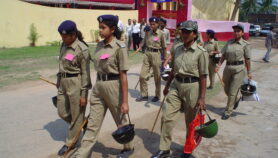 女性的正义在印度“增强了女警察”